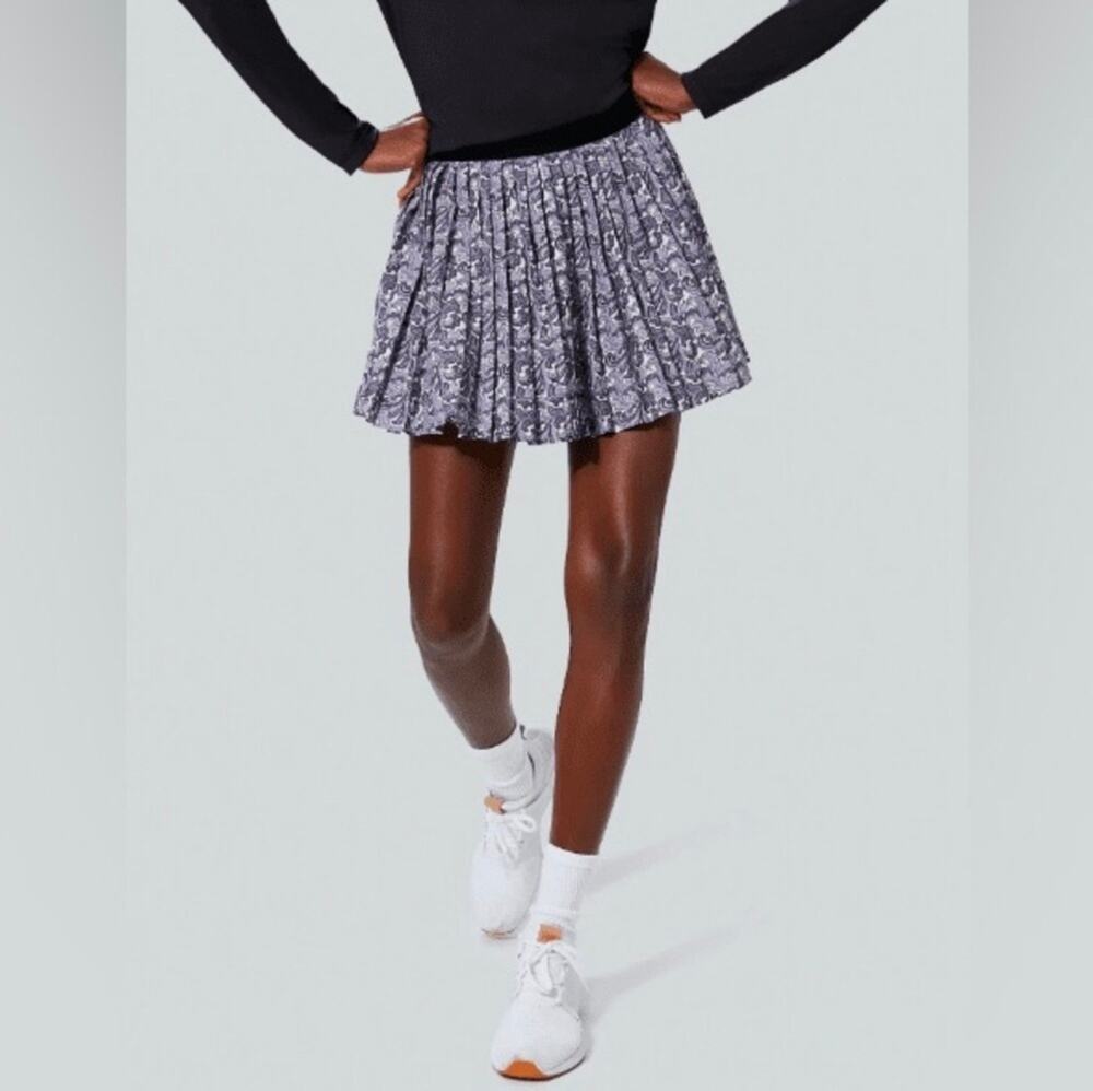 Tuckernuck Sport Lexi Tennis Skirt is a pleated athletic skort Size Large EUC